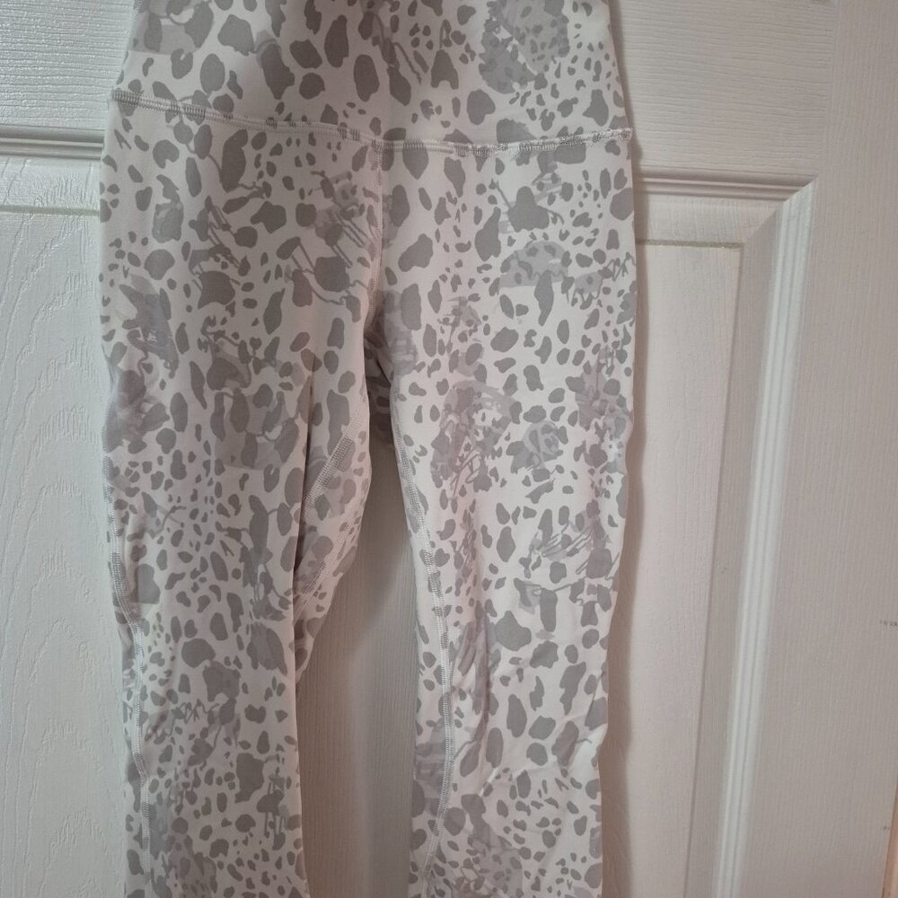 Lululemon crop leggings - Picture 2 of 2